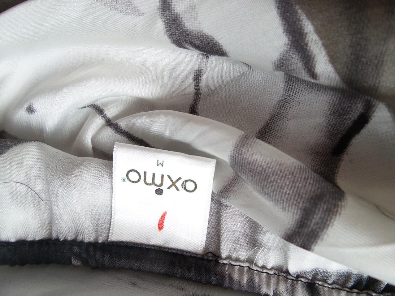 Oxmo Rozmiar M Okrągły dekolt Sukienka Letnia Bezrękawnik Do Kolan Oxmo Rozmiar M Okrągły dekolt Sukienka Letnia Bezrękawnik Do Kolan