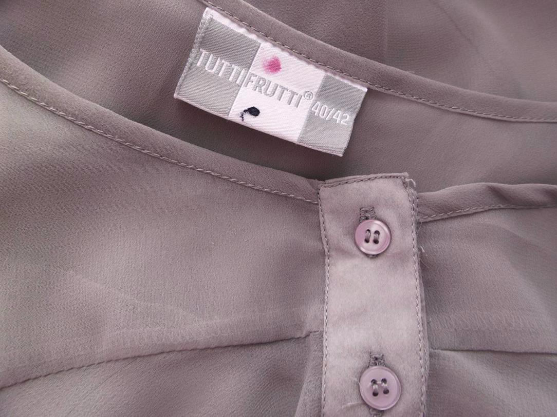 Tutti Frutti Rozmiar 40/42 Kolor Szary Dekolt U Bluzka Zapinana Długi rękaw Tutti Frutti Rozmiar 40/42 Kolor Szary Dekolt U Bluzka Zapinana Długi rękaw
