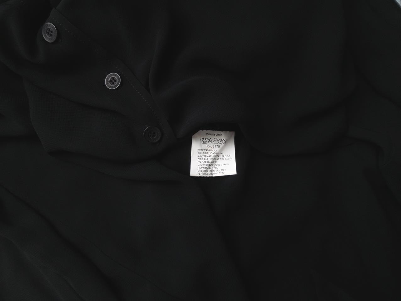 BANDOLERA Rozmiar 36 Kolor Czarny Kołnierz Tunika Zapinana Bluzka Długi rękaw Materiał Wiskoza 100% BANDOLERA Rozmiar 36 Kolor Czarny Kołnierz Tunika Zapinana Bluzka Długi rękaw Materiał Wiskoza 100%