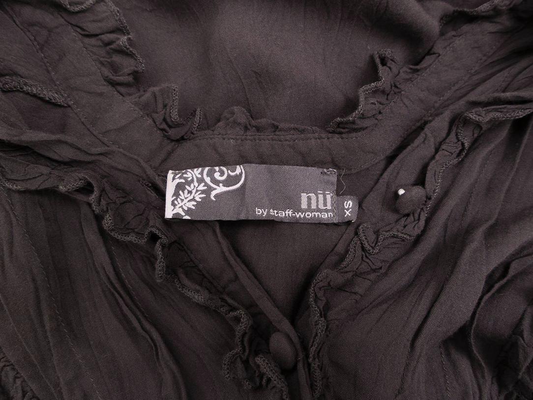 Nu by staff Rozmiar XS Kołnierz Bluzka Rękaw 3/4 Materiał Wiskoza 100% Nu by staff Rozmiar XS Kołnierz Bluzka Rękaw 3/4 Materiał Wiskoza 100%