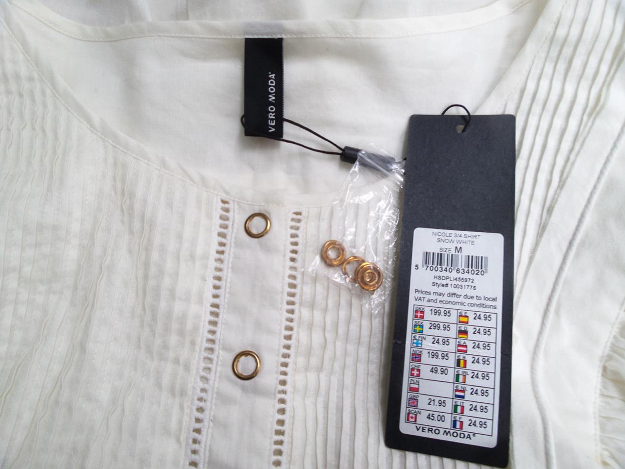 Vero moda Rozmiar M Kolor Kremowy Okrągły dekolt Bluzka Zapinana Rękaw 3/4 Materiał Bawełna Vero moda Rozmiar M Kolor Kremowy Okrągły dekolt Bluzka Zapinana Rękaw 3/4 Materiał Bawełna