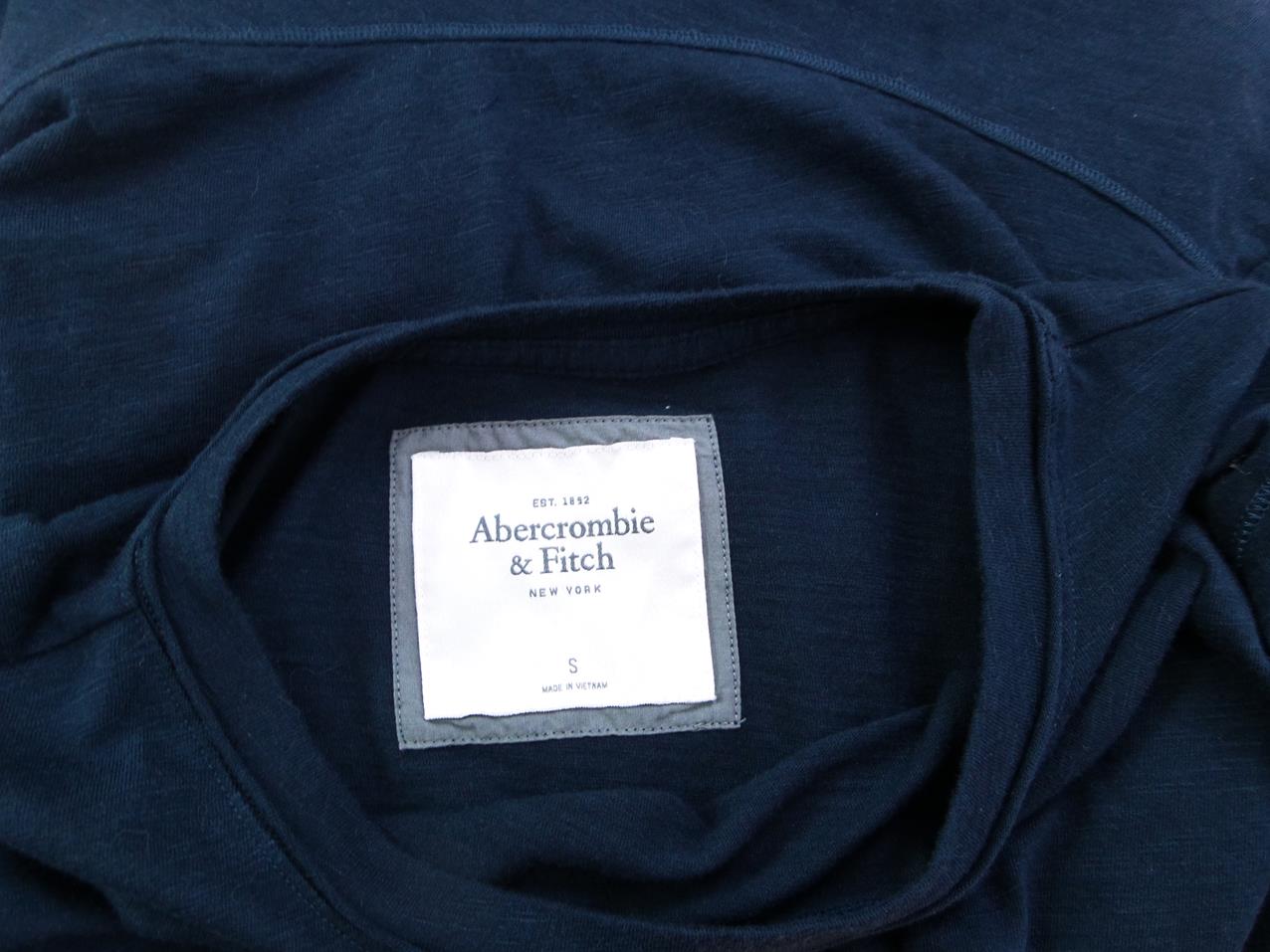20170426_101515.jpg ABERCROMBIE & FITCH Rozmiar S Kolor Granatowy Crew Neck T-Shirt Krótki rękaw Materiał Bawełna
