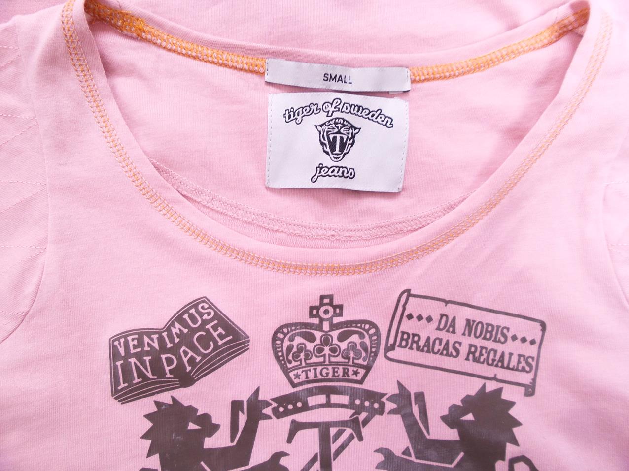 20170428_132532.jpg Tiger of Sweden Rozmiar S Kolor Różowy Okrągły dekolt T-Shirt Krótki rękaw Materiał Bawełna