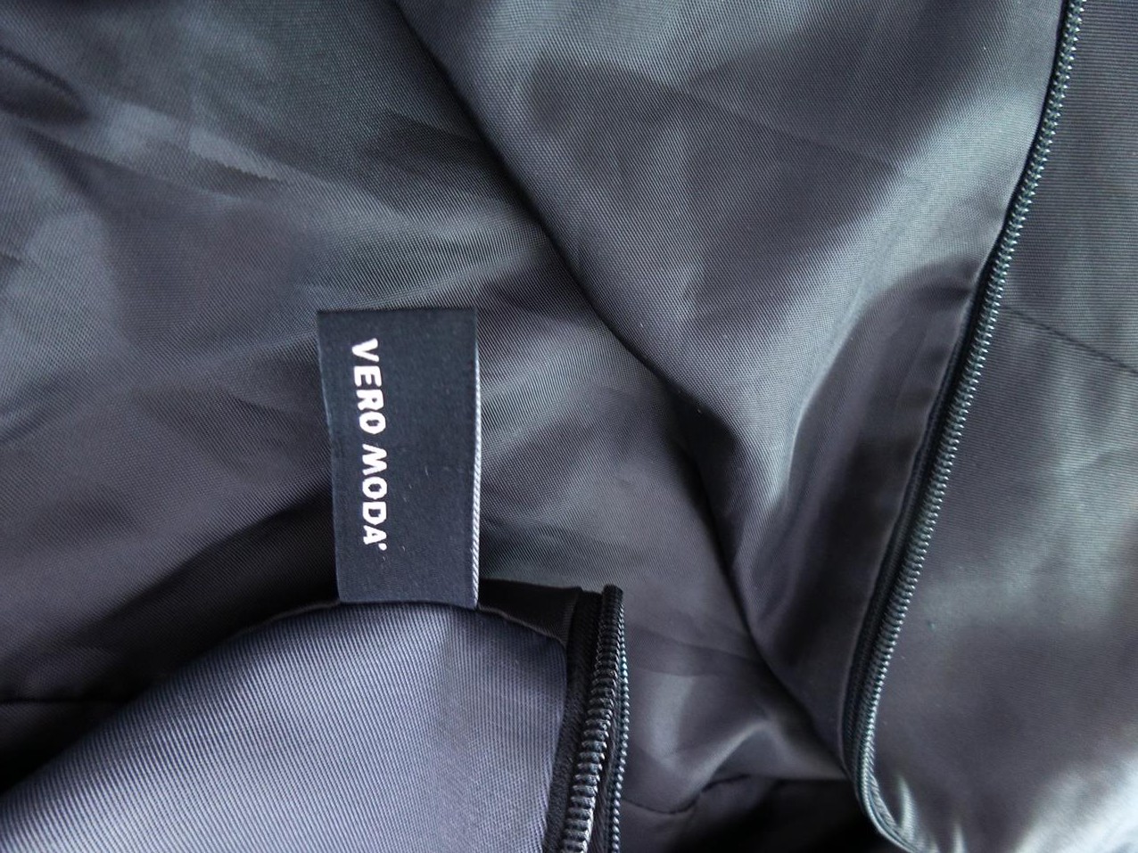 Vero moda Rozmiar 38 Kolor Czarny Odkryte Ramiona Suknia Balowa Sukienka Wieczorowa Bezrękawnik Do Kolan Materiał Bawełna Vero moda Rozmiar 38 Kolor Czarny Odkryte Ramiona Suknia Balowa Sukienka Wieczorowa Bezrękawnik Do Kolan Materiał Bawełna