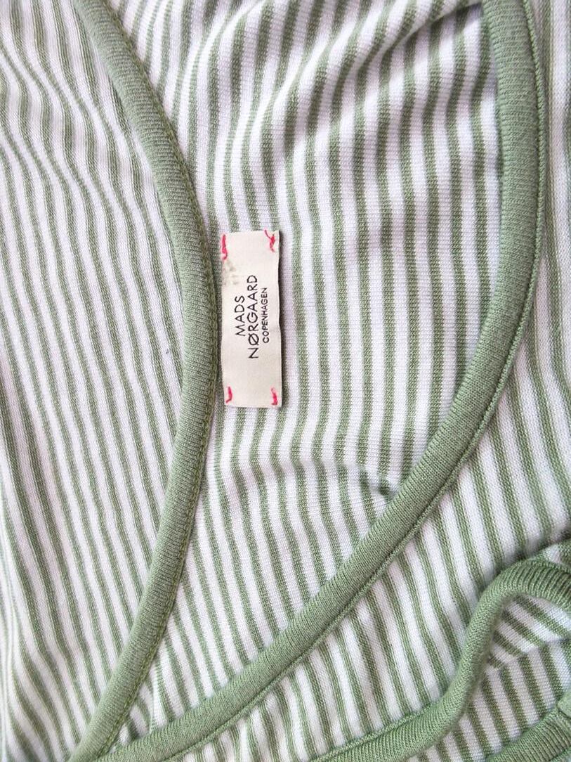 Mads Norgaard Copenhagen Rozmiar S Kolor Zielony Pasy Okrągły dekolt Tunika Bluzka Bezrękawnik Materiał Wiskoza Mads Norgaard Copenhagen Rozmiar S Kolor Zielony Pasy Okrągły dekolt Tunika Bluzka Bezrękawnik Materiał Wiskoza