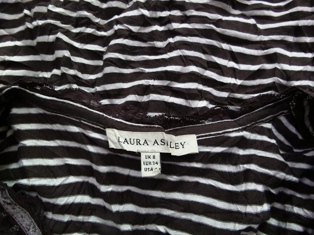 20170622_135819.jpg Laura ashley Rozmiar 34 Kolor Brązowy W serek Długi Zapinany Kardigan Długi rękaw Materiał Wiskoza Cienka dzianina