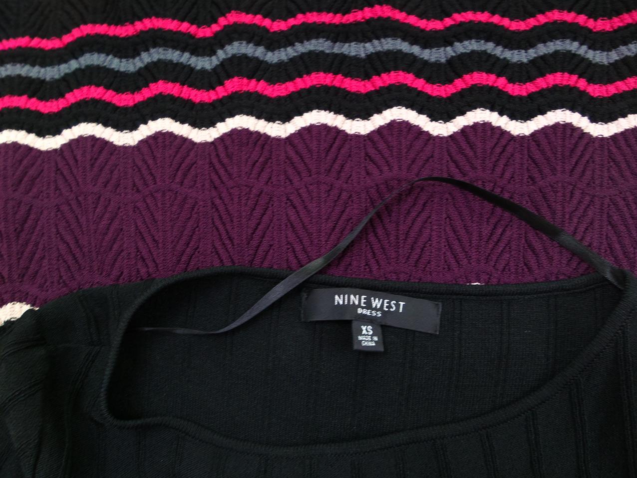 Nine West Rozmiar XS Kolor Czarny Okrągły dekolt Sukienka Sweterkowa Rękaw 3/4 Do Kolan Materiał Rayon Nine West Rozmiar XS Kolor Czarny Okrągły dekolt Sukienka Sweterkowa Rękaw 3/4 Do Kolan Materiał Rayon