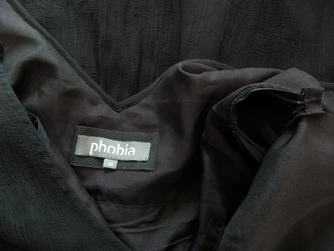 Phobia Rozmiar 36 Kolor Czarny W serek Sukienka Sheath Bezrękawnik Midi Materiał Wiskoza Phobia Rozmiar 36 Kolor Czarny W serek Sukienka Sheath Bezrękawnik Midi Materiał Wiskoza