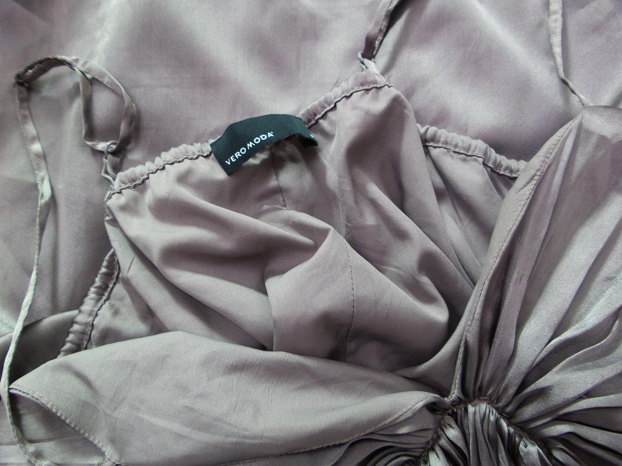 Vero moda Rozmiar M Dekolt Serce Sukienka Slip Bezrękawnik Do Kolan Vero moda Rozmiar M Dekolt Serce Sukienka Slip Bezrękawnik Do Kolan