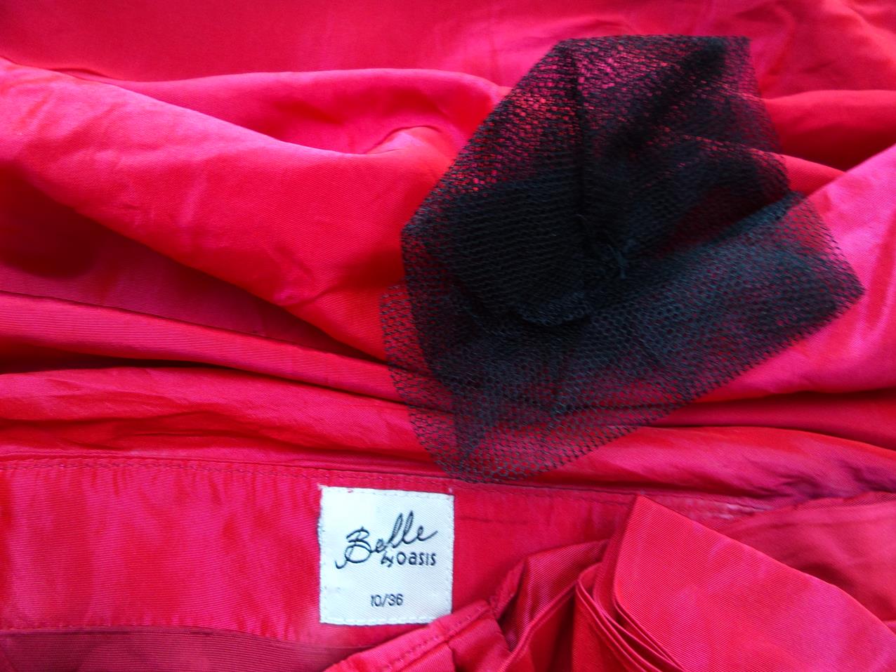 Belle by Oasis Rozmiar 10/36 Kolor Czerwony Odkryte Ramiona Suknia Balowa Sukienka Wieczorowa Bezrękawnik Do Kolan Belle by Oasis Rozmiar 10/36 Kolor Czerwony Odkryte Ramiona Suknia Balowa Sukienka Wieczorowa Bezrękawnik Do Kolan
