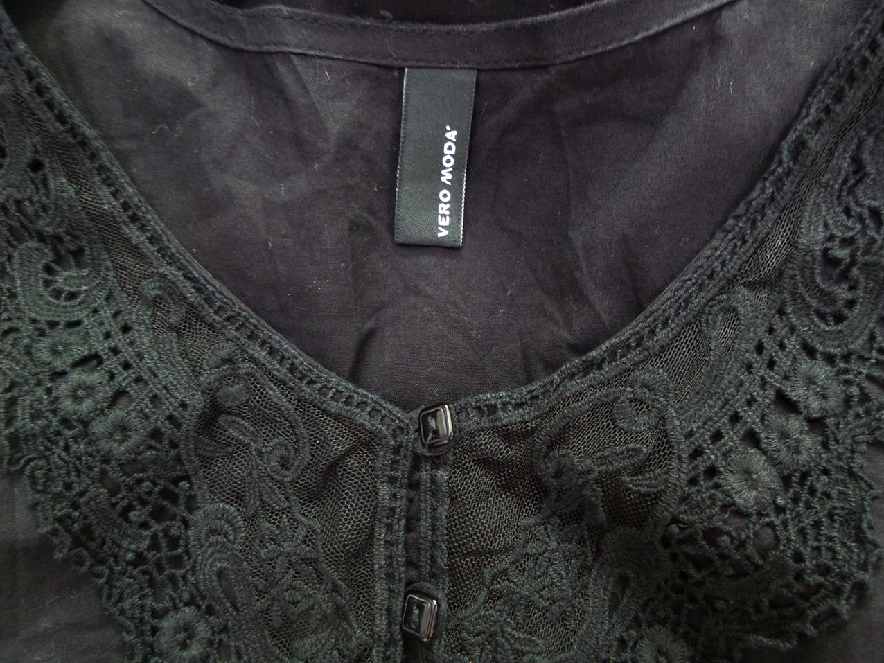 Vero moda Rozmiar S Kolor Czarny Okrągły dekolt Bluzka Popover Guziki Krótki rękaw Materiał Bawełna Vero moda Rozmiar S Kolor Czarny Okrągły dekolt Bluzka Popover Guziki Krótki rękaw Materiał Bawełna