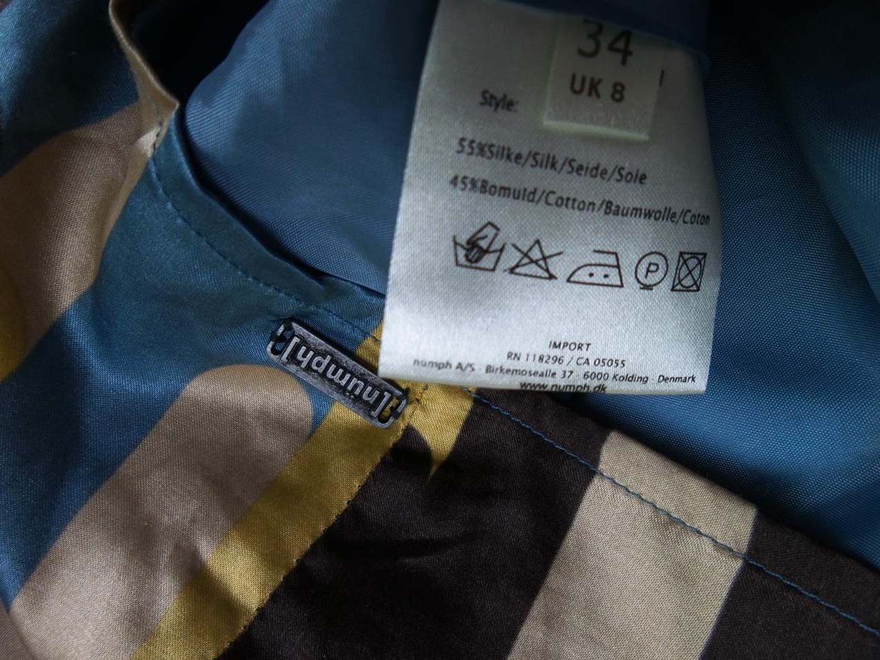 Nümph Rozmiar 34 Kolor Brązowy Kwadratowy dekolt Sukienka Mini Bezrękawnik Krótka Materiał Jedwab Nümph Rozmiar 34 Kolor Brązowy Kwadratowy dekolt Sukienka Mini Bezrękawnik Krótka Materiał Jedwab