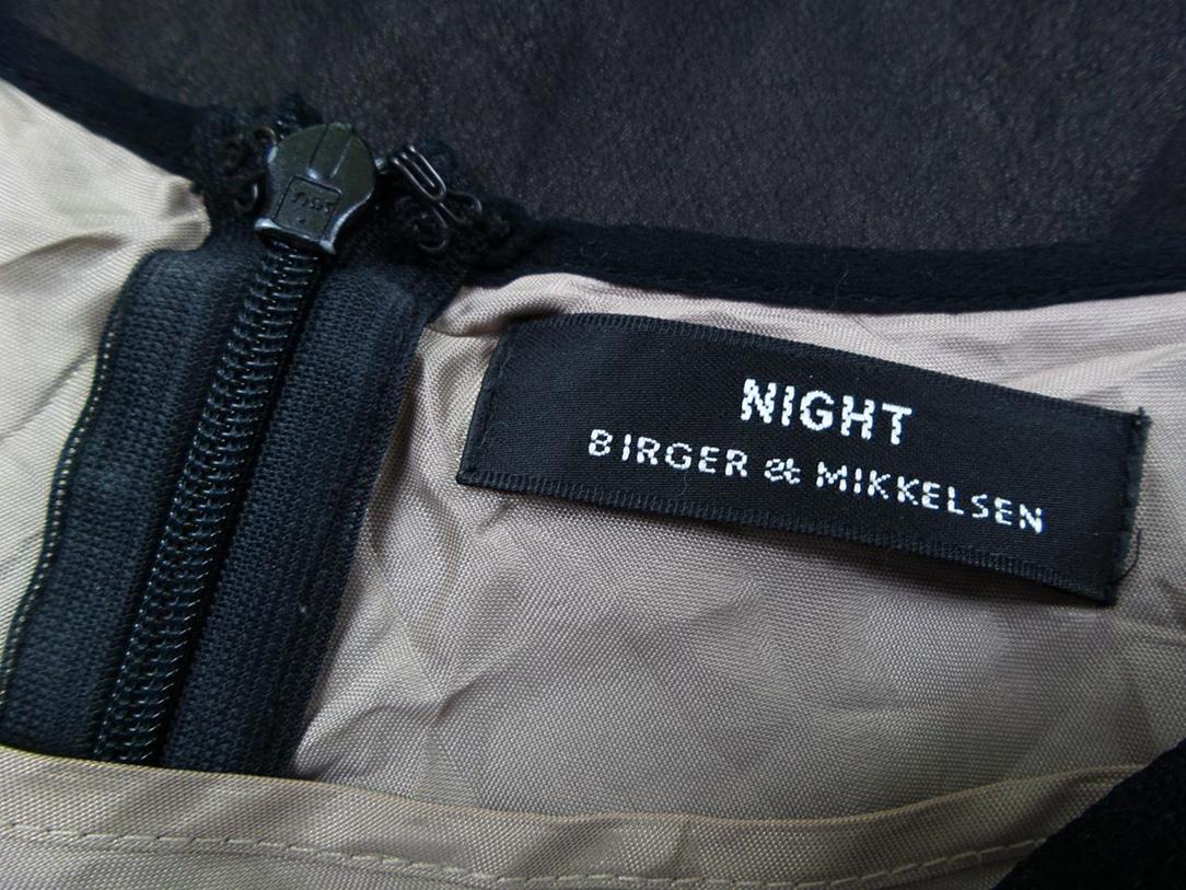 NIGHT BIRGER ET MIKKELSEN Rozmiar 36 Kolor Beżowy Drapowany dekolt Sukienka Bodycon Bezrękawnik Do Kolan Materiał Jedwab NIGHT BIRGER ET MIKKELSEN Rozmiar 36 Kolor Beżowy Drapowany dekolt Sukienka Bodycon Bezrękawnik Do Kolan Materiał Jedwab