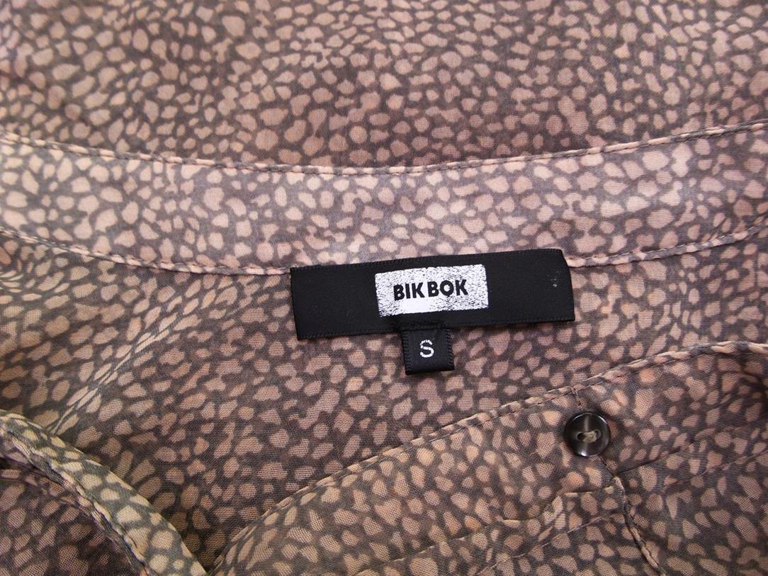 BIK BOK Rozmiar S Kolor Pudrowy Róż Panterka Split Crew Neck Bluzka Zapinana Rękaw 3/4