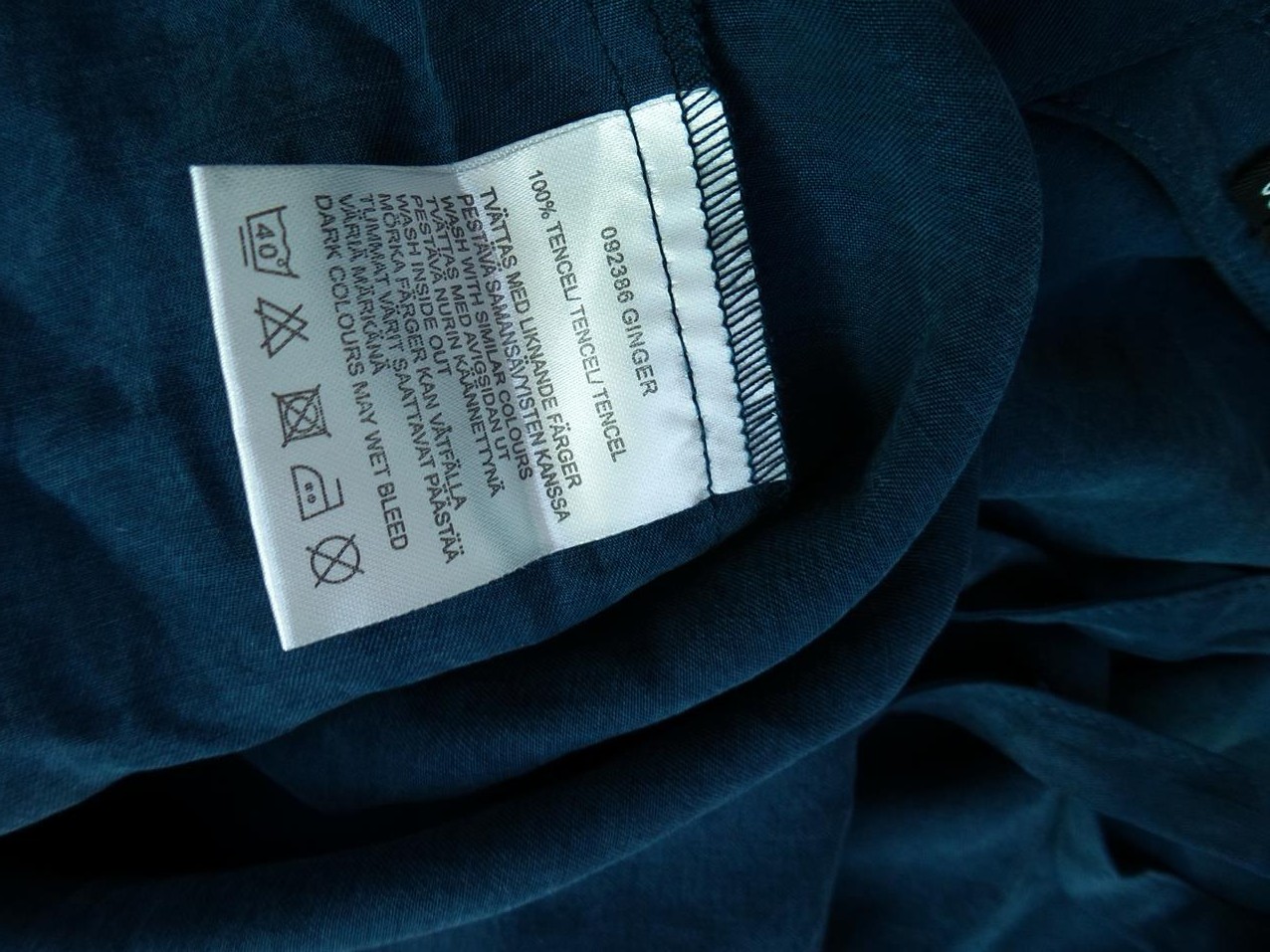 Hillevi Rozmiar 38 Kolor Granatowy Split Crew Neck Sukienka Koszulowa Rękaw 3/4 Do Kolan Materiał Tencel 100% Hillevi Rozmiar 38 Kolor Granatowy Split Crew Neck Sukienka Koszulowa Rękaw 3/4 Do Kolan Materiał Tencel 100%