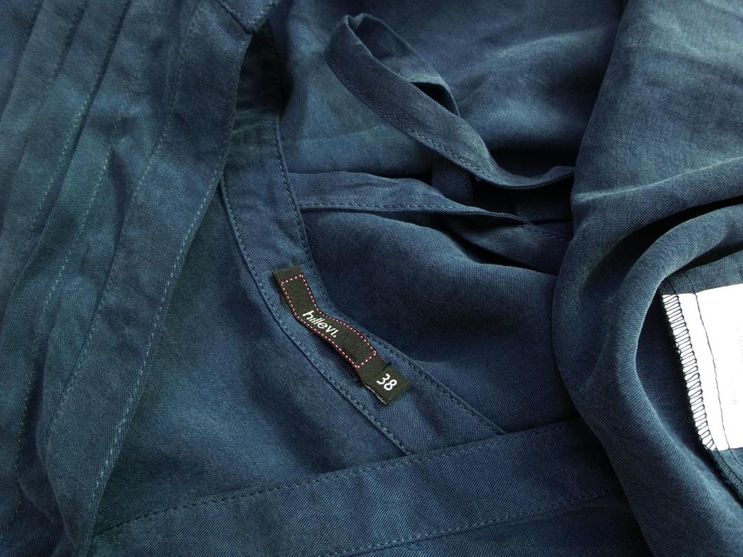 Hillevi Rozmiar 38 Kolor Granatowy Split Crew Neck Sukienka Koszulowa Rękaw 3/4 Do Kolan Materiał Tencel 100% Hillevi Rozmiar 38 Kolor Granatowy Split Crew Neck Sukienka Koszulowa Rękaw 3/4 Do Kolan Materiał Tencel 100%