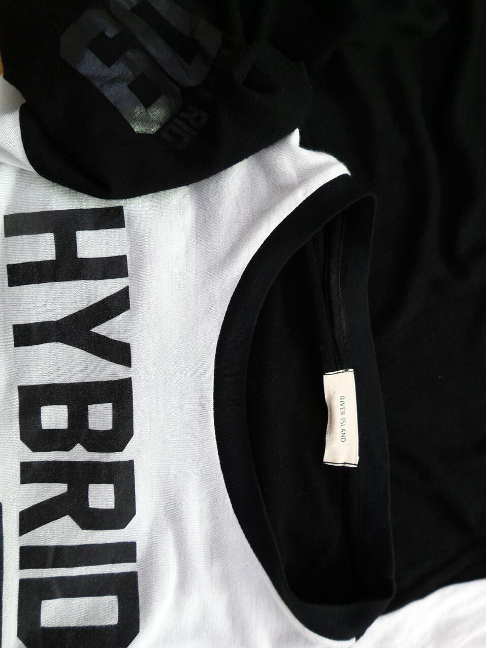 River island Rozmiar 9-10 lat Kolor Czarny Crew Neck T-Shirt Krótki rękaw Materiał Wiskoza 100%