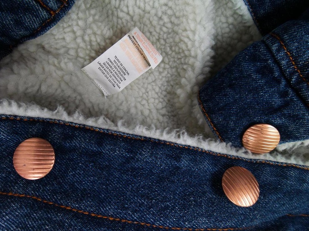 20171011_111711.jpg Denim Rozmiar 34 Kolor Granatowy Kurtka Jeansowa Długi rękaw Materiał Bawełna 100%
