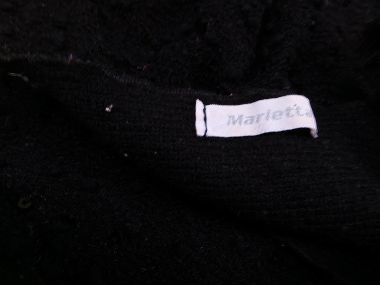 Marietta Rozmiar S Kolor Czarny Okrągły dekolt Sukienka Sweterkowa Krótki rękaw Krótka Marietta Rozmiar S Kolor Czarny Okrągły dekolt Sukienka Sweterkowa Krótki rękaw Krótka