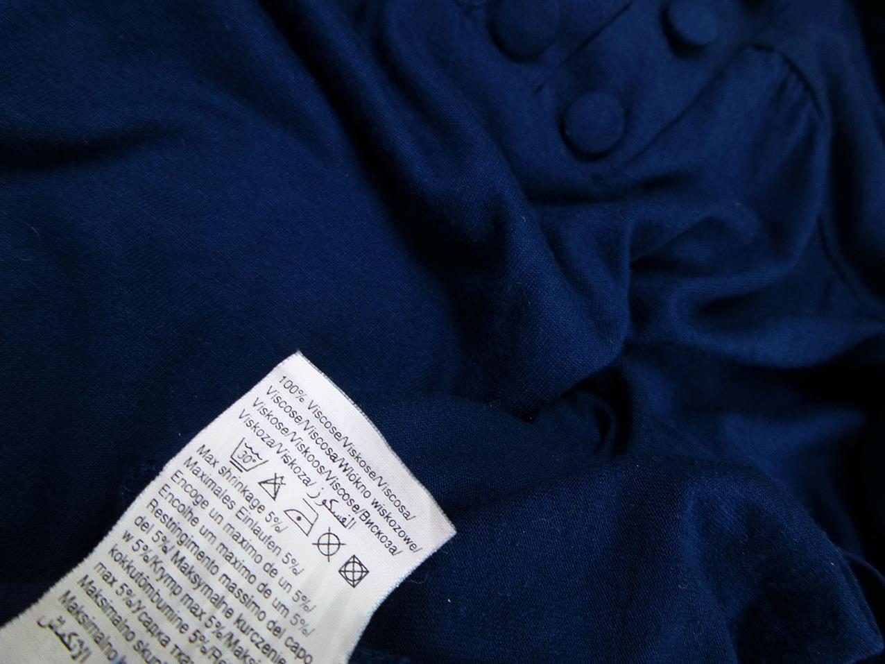 Vero moda Rozmiar M Kolor Granatowy W serek Sukienka Sheath Krótki rękaw Do Kolan Materiał Wiskoza 100% Vero moda Rozmiar M Kolor Granatowy W serek Sukienka Sheath Krótki rękaw Do Kolan Materiał Wiskoza 100%