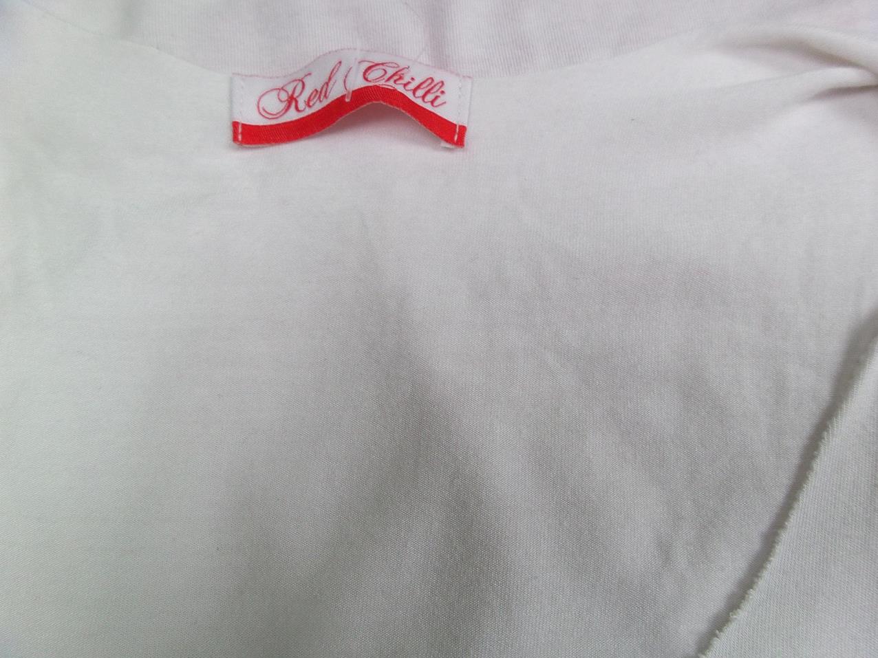 Red Chilli Rozmiar M/L Kolor Biały Okrągły dekolt Bluzka Bezrękawnik Materiał Wiskoza Red Chilli Rozmiar M/L Kolor Biały Okrągły dekolt Bluzka Bezrękawnik Materiał Wiskoza