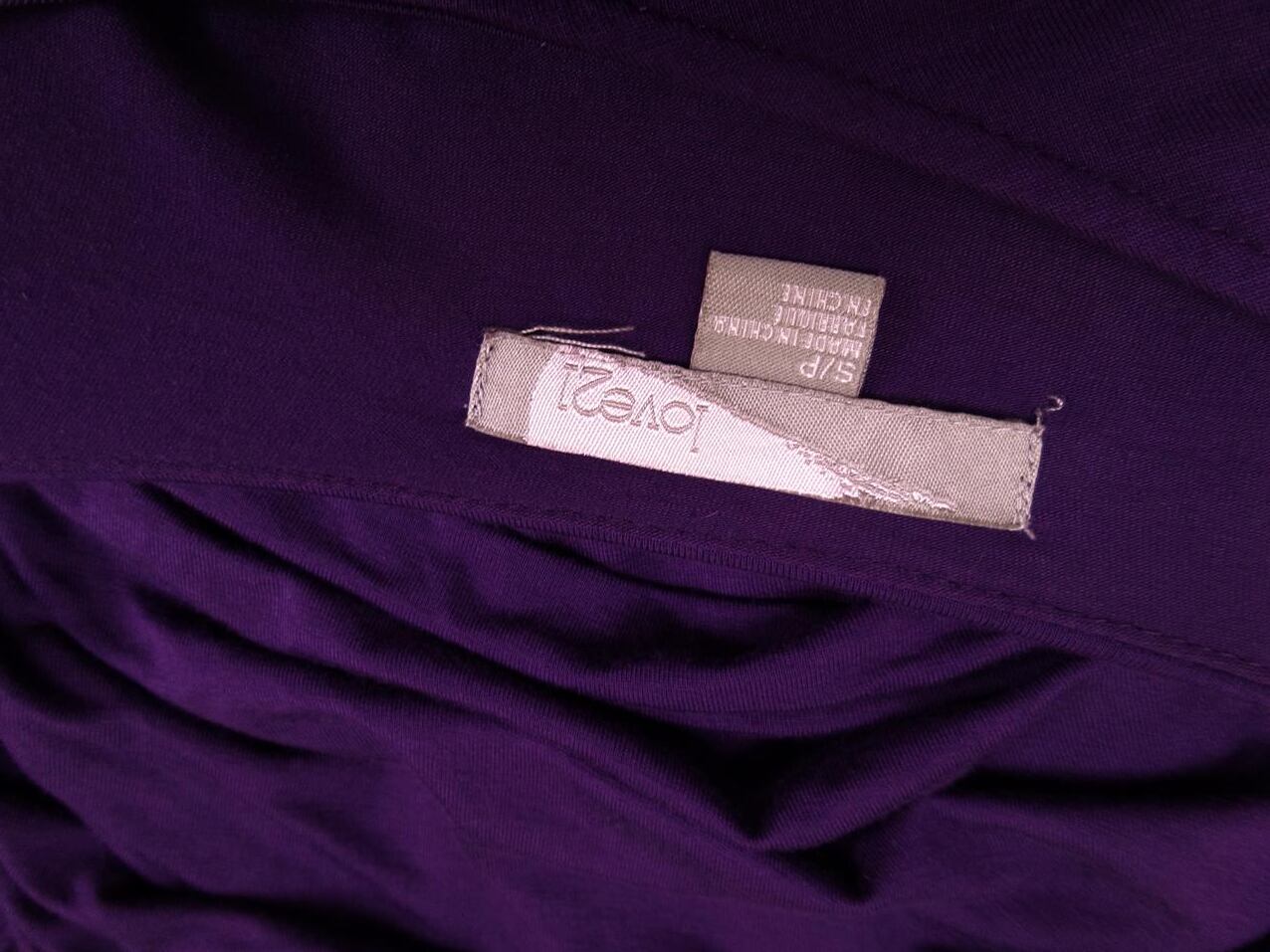Love 21 Forever 21 Rozmiar S Kolor Fioletowy W serek Sukienka Bodycon Długi rękaw Do Kolan Materiał Rayon Love 21 Forever 21 Rozmiar S Kolor Fioletowy W serek Sukienka Bodycon Długi rękaw Do Kolan Materiał Rayon