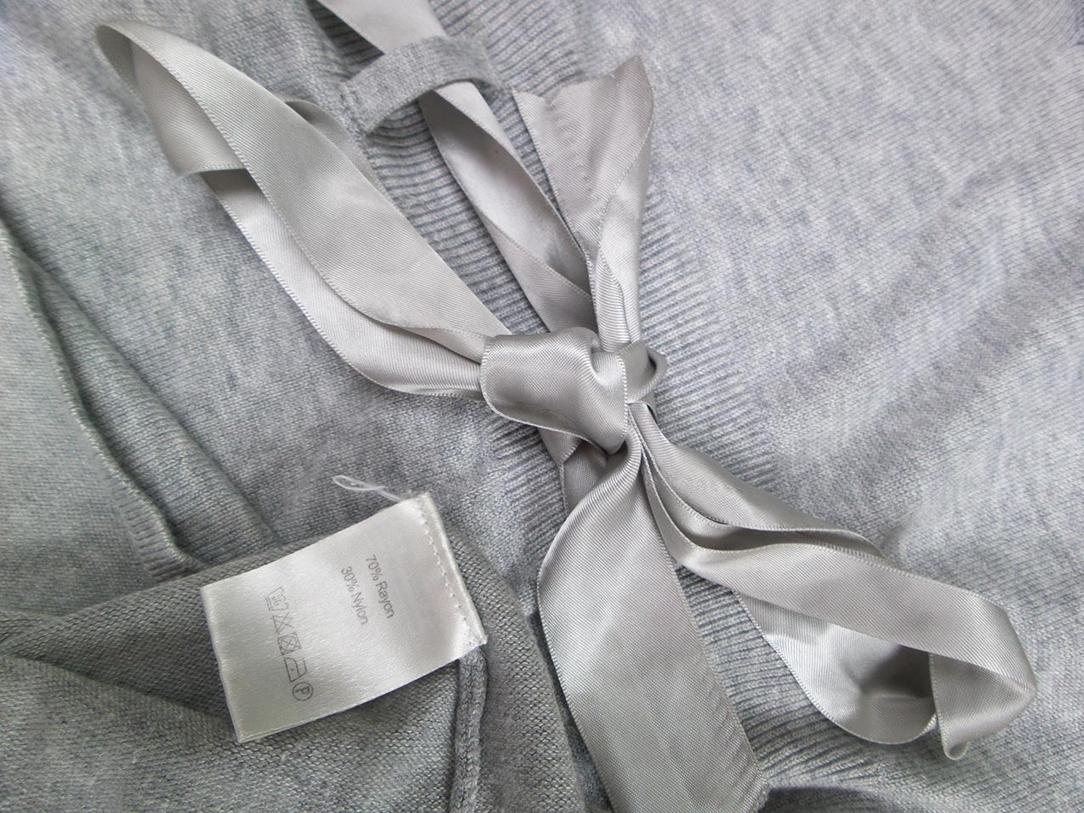 B.YOUNG Rozmiar L Kolor Szary W serek Tunika Bluzka Krótki rękaw Materiał Rayon B.YOUNG Rozmiar L Kolor Szary W serek Tunika Bluzka Krótki rękaw Materiał Rayon