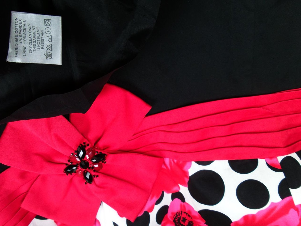 Libra Rozmiar 14 (42) Kolor Czarny Dekolt Serce Sukienka Sheath Bezrękawnik Midi Materiał Bawełna Libra Rozmiar 14 (42) Kolor Czarny Dekolt Serce Sukienka Sheath Bezrękawnik Midi Materiał Bawełna