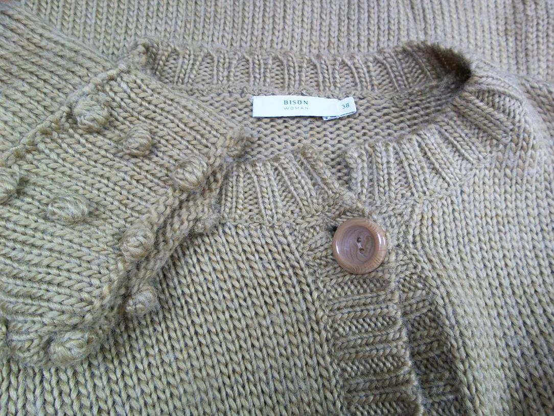 Bison Woman Rozmiar 38 Kolor Beżowy Crew Neck Kardigan Zapinany Długi rękaw Materiał Akryl Cienka dzianina