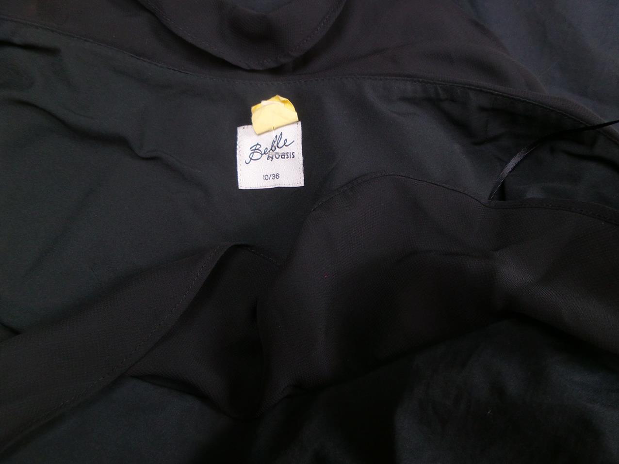 Belle by Oasis Rozmiar 10/36 Kolor Czarny Na Jedno Ramię Sukienka Bodycon Bezrękawnik Krótka Materiał Bawełna Belle by Oasis Rozmiar 10/36 Kolor Czarny Na Jedno Ramię Sukienka Bodycon Bezrękawnik Krótka Materiał Bawełna