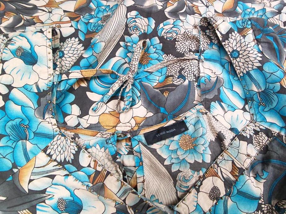 Vero moda Rozmiar 38 Kolor Niebieski W serek Tunika Bluzka Krótki rękaw Materiał Bawełna 100% Vero moda Rozmiar 38 Kolor Niebieski W serek Tunika Bluzka Krótki rękaw Materiał Bawełna 100%