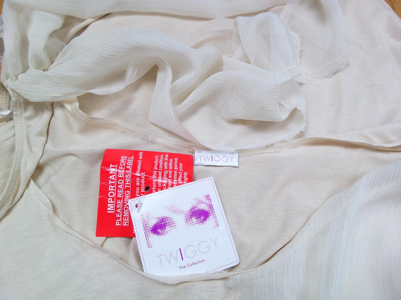 Twiggy Rozmiar 48 Kolor Kremowy Dekolt U Tunika Bluzka Bezrękawnik Materiał Wiskoza 100% Twiggy Rozmiar 48 Kolor Kremowy Dekolt U Tunika Bluzka Bezrękawnik Materiał Wiskoza 100%