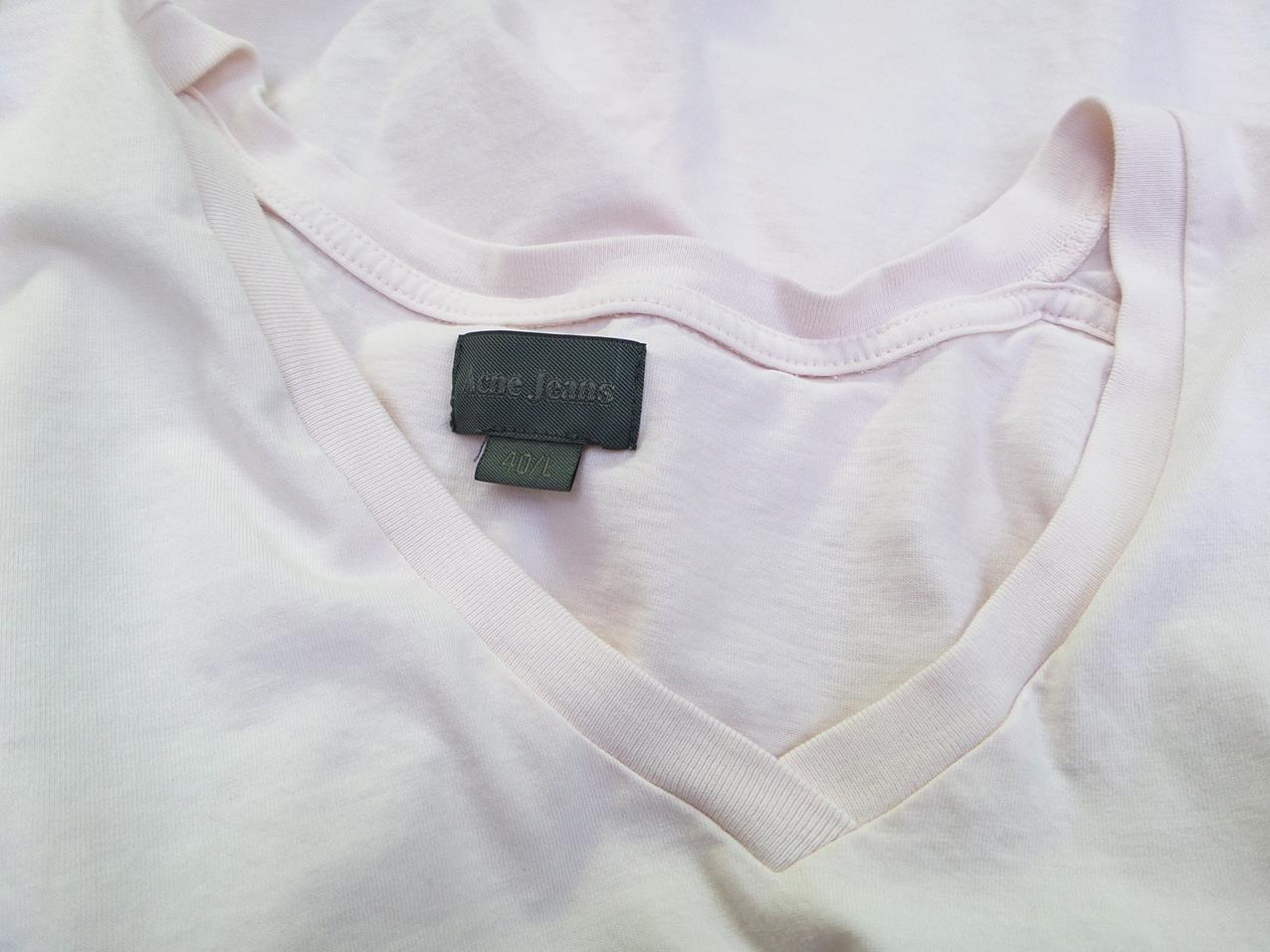 20180115_124343.jpg ACNE JEANS Rozmiar 40 Kolor Pudrowy Róż W serek T-Shirt Krótki rękaw Materiał Bawełna 100%