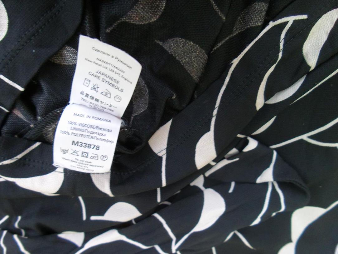 Next Rozmiar 40 Kolor Czarny W serek Sukienka Bodycon Bezrękawnik Midi Materiał Wiskoza 100% Next Rozmiar 40 Kolor Czarny W serek Sukienka Bodycon Bezrękawnik Midi Materiał Wiskoza 100%