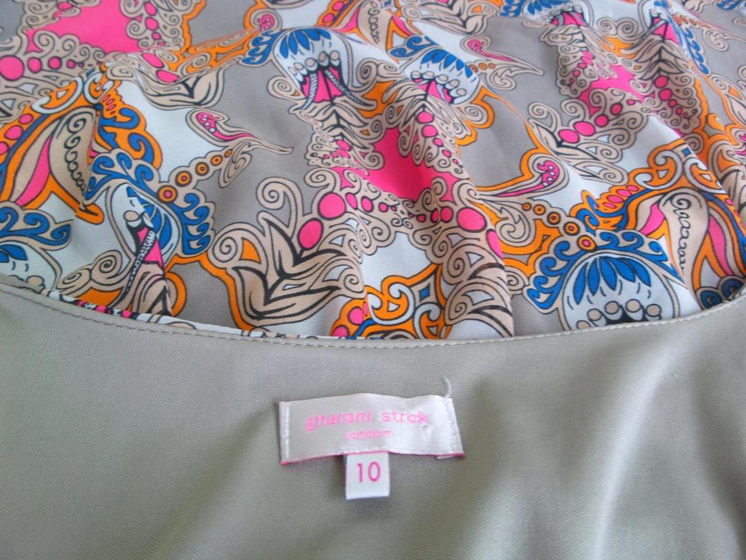 Gharani Strok Rozmiar 10 (38) Kolor Szary Paisley W serek Tunika Bluzka Rękaw 3/4 Gharani Strok Rozmiar 10 (38) Kolor Szary Paisley W serek Tunika Bluzka Rękaw 3/4