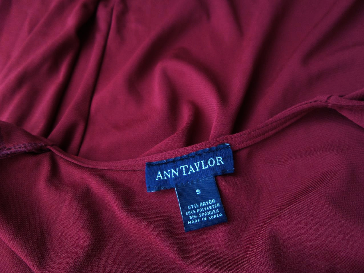 20180131_162427.jpg Ann Taylor Rozmiar S Kolor Bordowy W serek Bluzka Zapinana Rękaw 3/4 Materiał Rayon