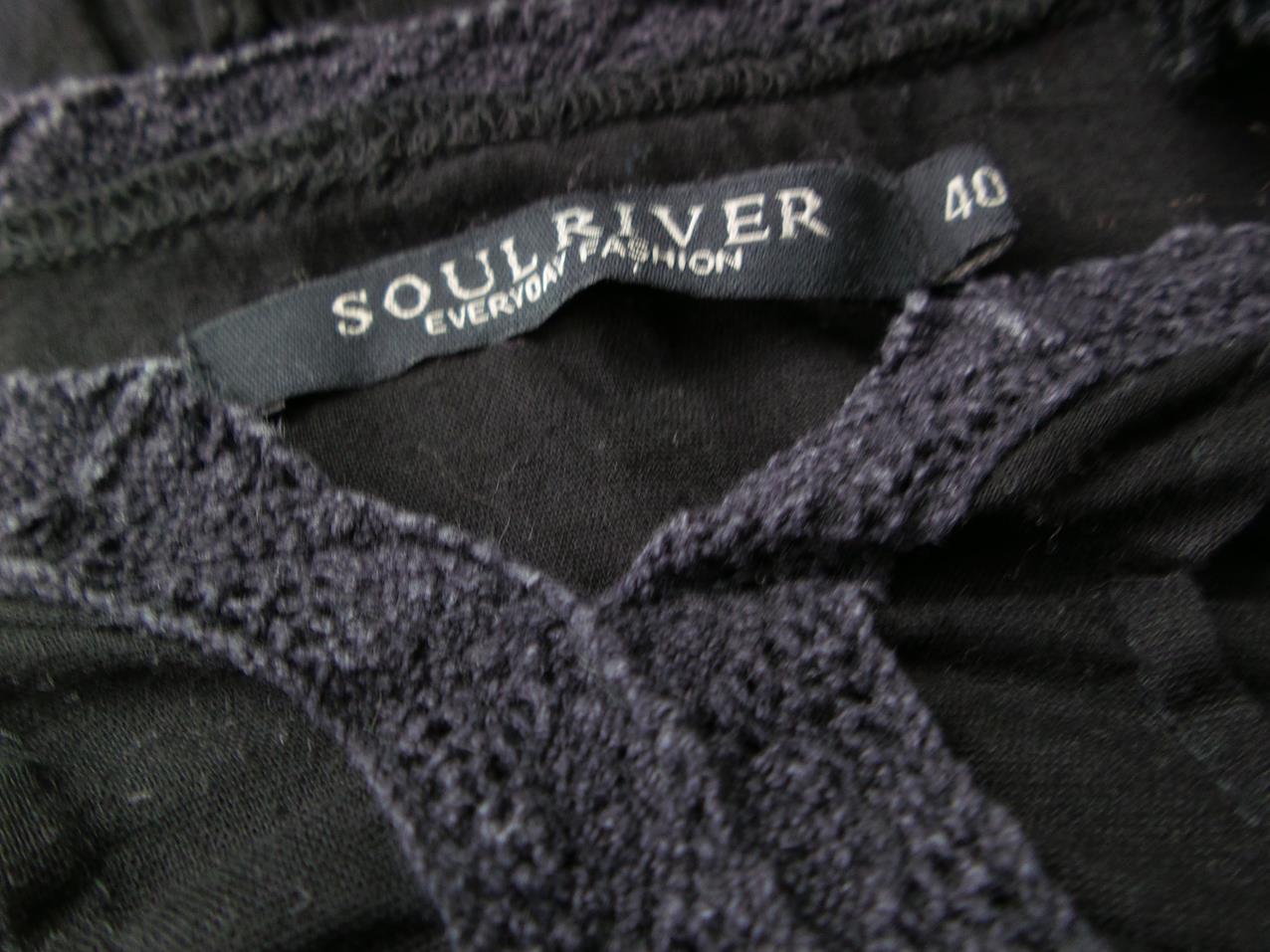 Soul River Rozmiar 40 Kolor Czarny W serek Tunika Bluzka Rękaw 3/4 Materiał Bawełna 100% Soul River Rozmiar 40 Kolor Czarny W serek Tunika Bluzka Rękaw 3/4 Materiał Bawełna 100%