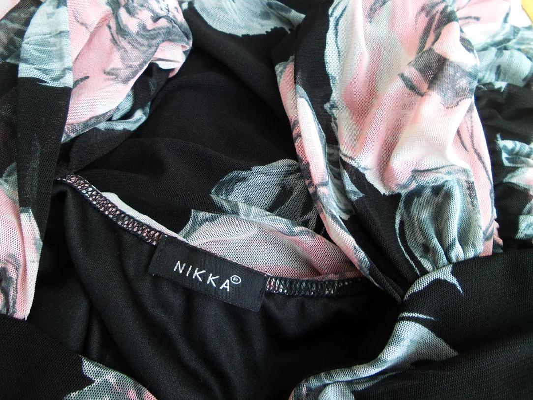 Nikka Rozmiar M/L Kolor Czarny Dekolt Serce Sukienka Bodycon Bezrękawnik Do Kolan