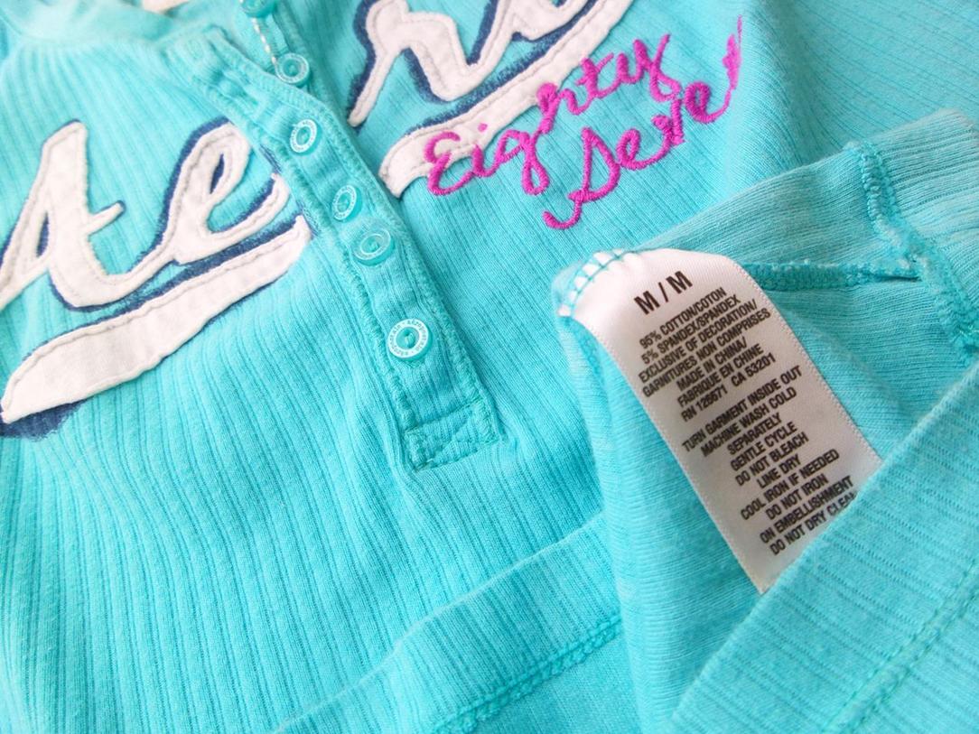 Aeropostale Rozmiar M Kolor Niebieski W serek T-Shirt Krótki rękaw Materiał Bawełna Aeropostale Rozmiar M Kolor Niebieski W serek T-Shirt Krótki rękaw Materiał Bawełna