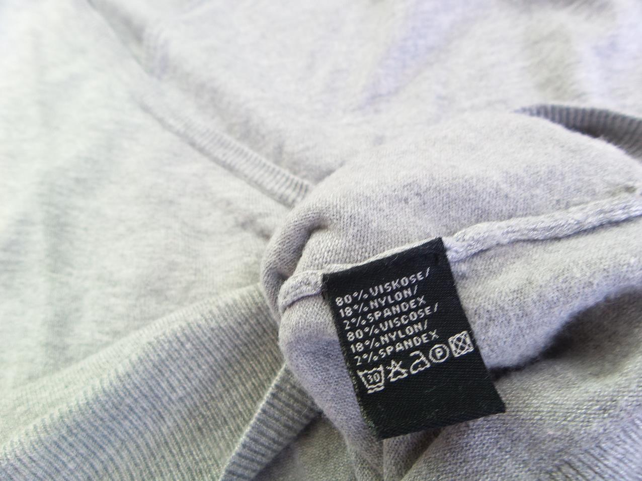 Essentiel Rozmiar XL Kolor Szary Głęboki Serek Tunika Bluzka Dzianina Długi rękaw Materiał Wiskoza Essentiel Rozmiar XL Kolor Szary Głęboki Serek Tunika Bluzka Dzianina Długi rękaw Materiał Wiskoza
