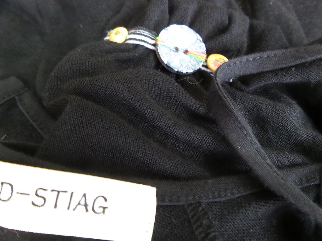 D-Stiag Rozmiar M Kolor Czarny Dekolt U Tunika Wiązana z Przodu Bluzka Bezrękawnik Materiał Bawełna D-Stiag Rozmiar M Kolor Czarny Dekolt U Tunika Wiązana z Przodu Bluzka Bezrękawnik Materiał Bawełna