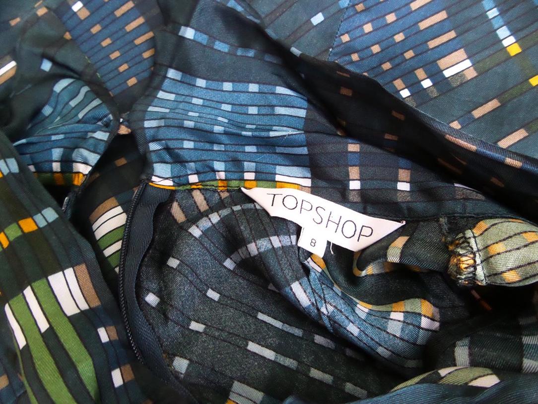 Topshop Rozmiar 8 (36) Kolor Zielony Krata Drapowany dekolt Tunika Bluzka Bezrękawnik Materiał Wiskoza 100% Topshop Rozmiar 8 (36) Kolor Zielony Krata Drapowany dekolt Tunika Bluzka Bezrękawnik Materiał Wiskoza 100%