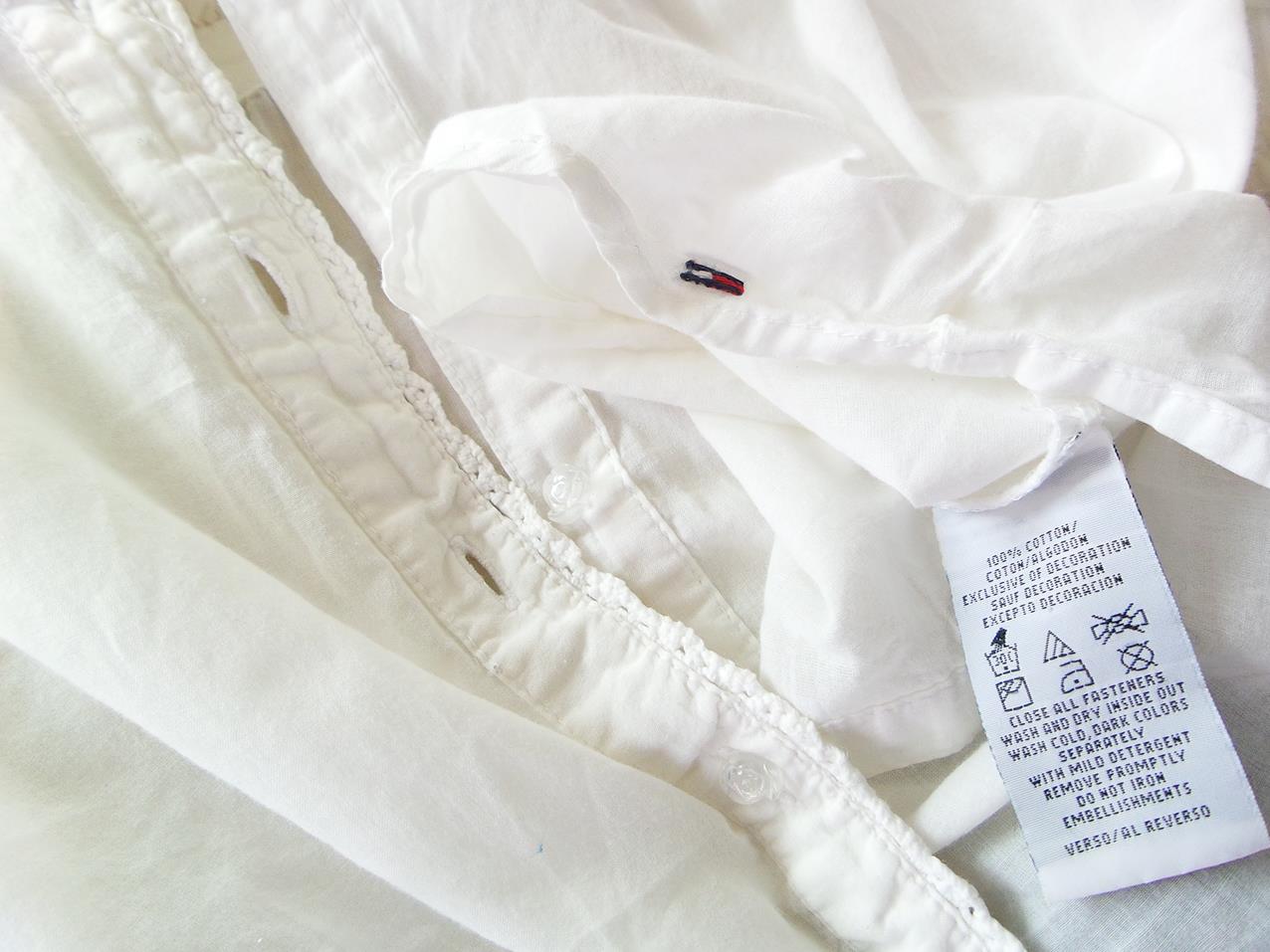 Hilfiger denim Rozmiar S Kolor Biały W serek Bluzka Zapinana Długi rękaw Materiał Bawełna 100% Hilfiger denim Rozmiar S Kolor Biały W serek Bluzka Zapinana Długi rękaw Materiał Bawełna 100%