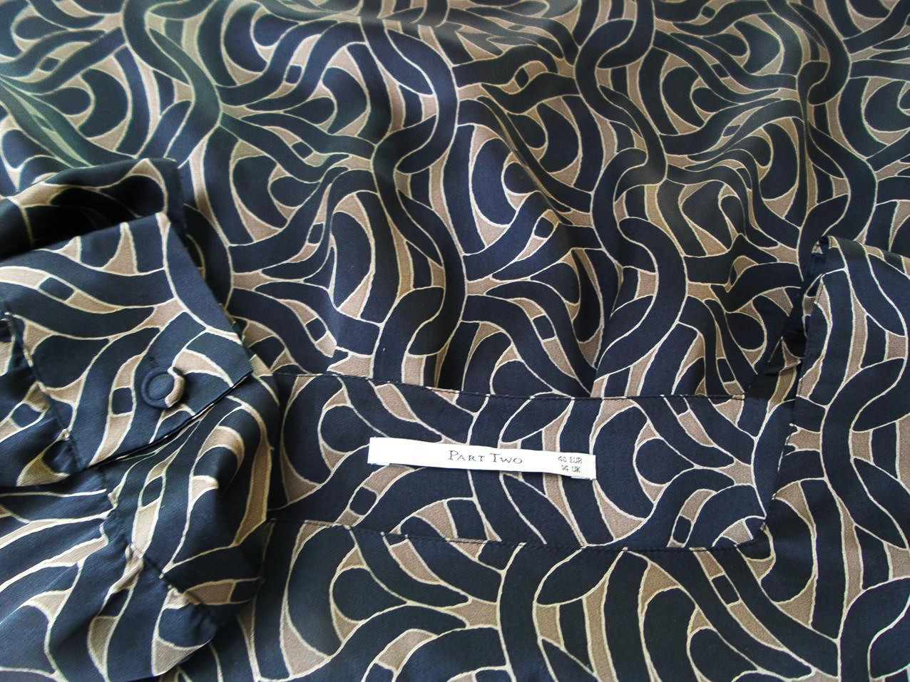Part two Rozmiar 40 Kolor Czarny Abstrakcja Kwadratowy dekolt Tunika Bluzka Rękaw 3/4 Materiał Jedwab 100% Part two Rozmiar 40 Kolor Czarny Abstrakcja Kwadratowy dekolt Tunika Bluzka Rękaw 3/4 Materiał Jedwab 100%
