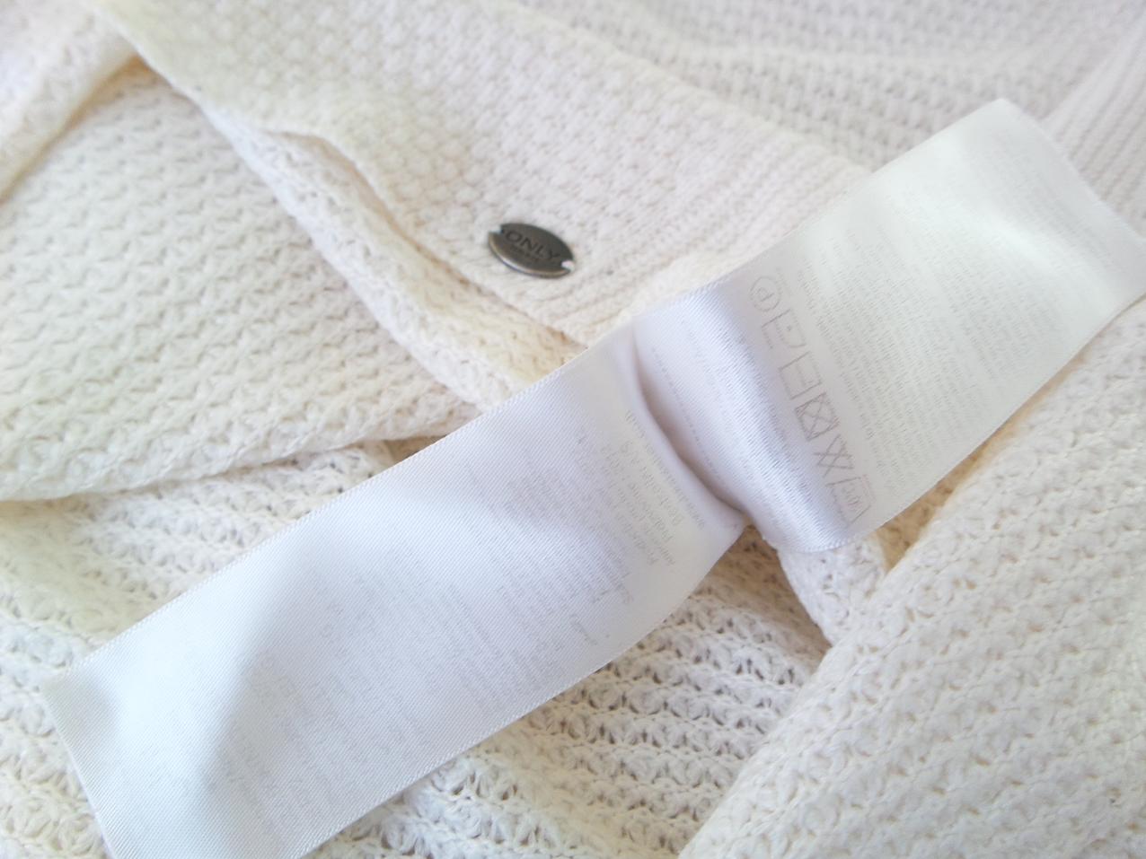 Only Rozmiar L Kolor Biały W łódkę Tunika Bluzka Dzianina Długi rękaw Materiał Akryl 100% Only Rozmiar L Kolor Biały W łódkę Tunika Bluzka Dzianina Długi rękaw Materiał Akryl 100%