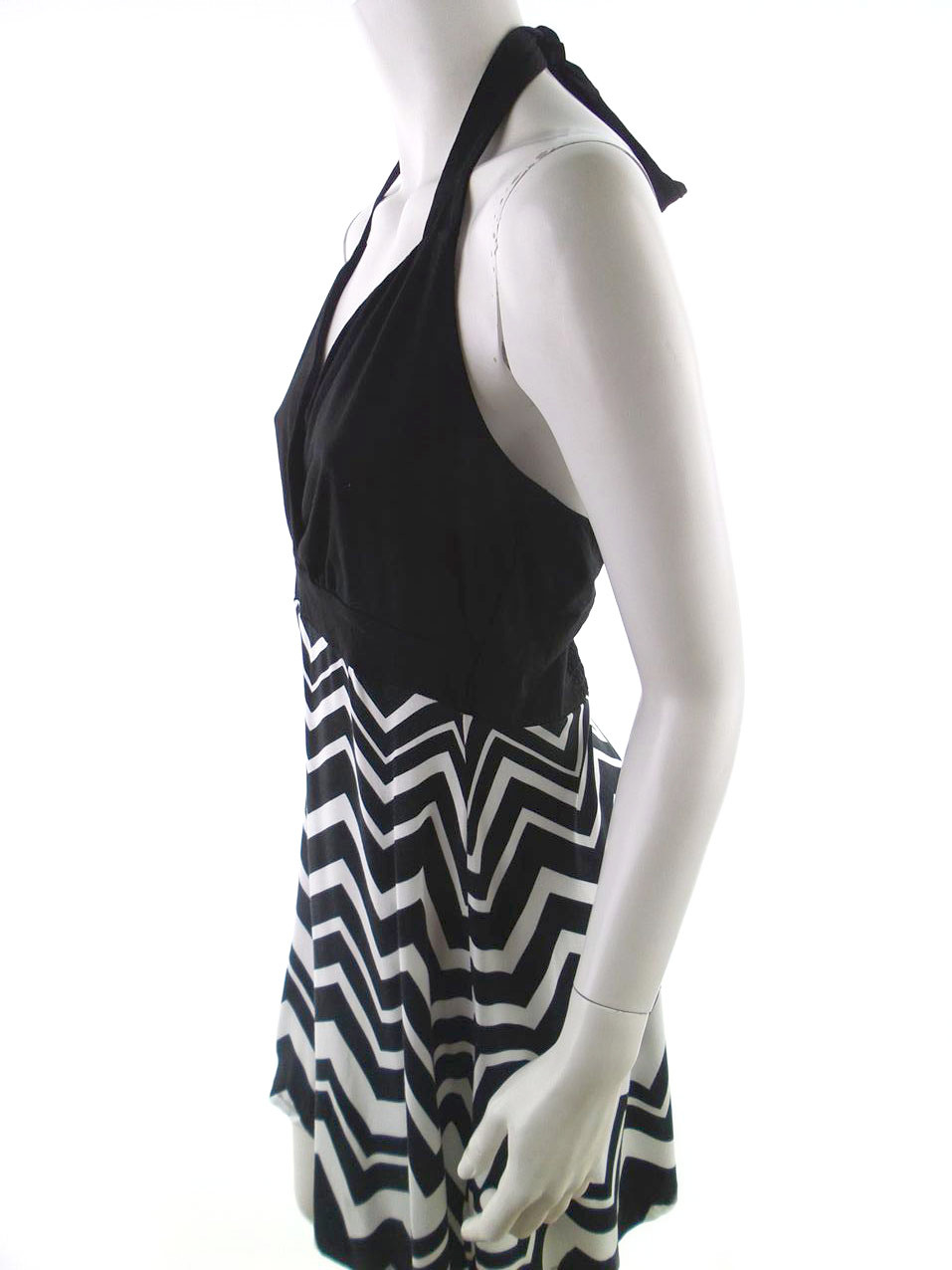 Dresses Yessica Rozmiar 40 Kolor Czarny Halter Sukienka Mini Bezrękawnik Krótka Materiał Wiskoza Dresses Yessica Rozmiar 40 Kolor Czarny Halter Sukienka Mini Bezrękawnik Krótka Materiał Wiskoza