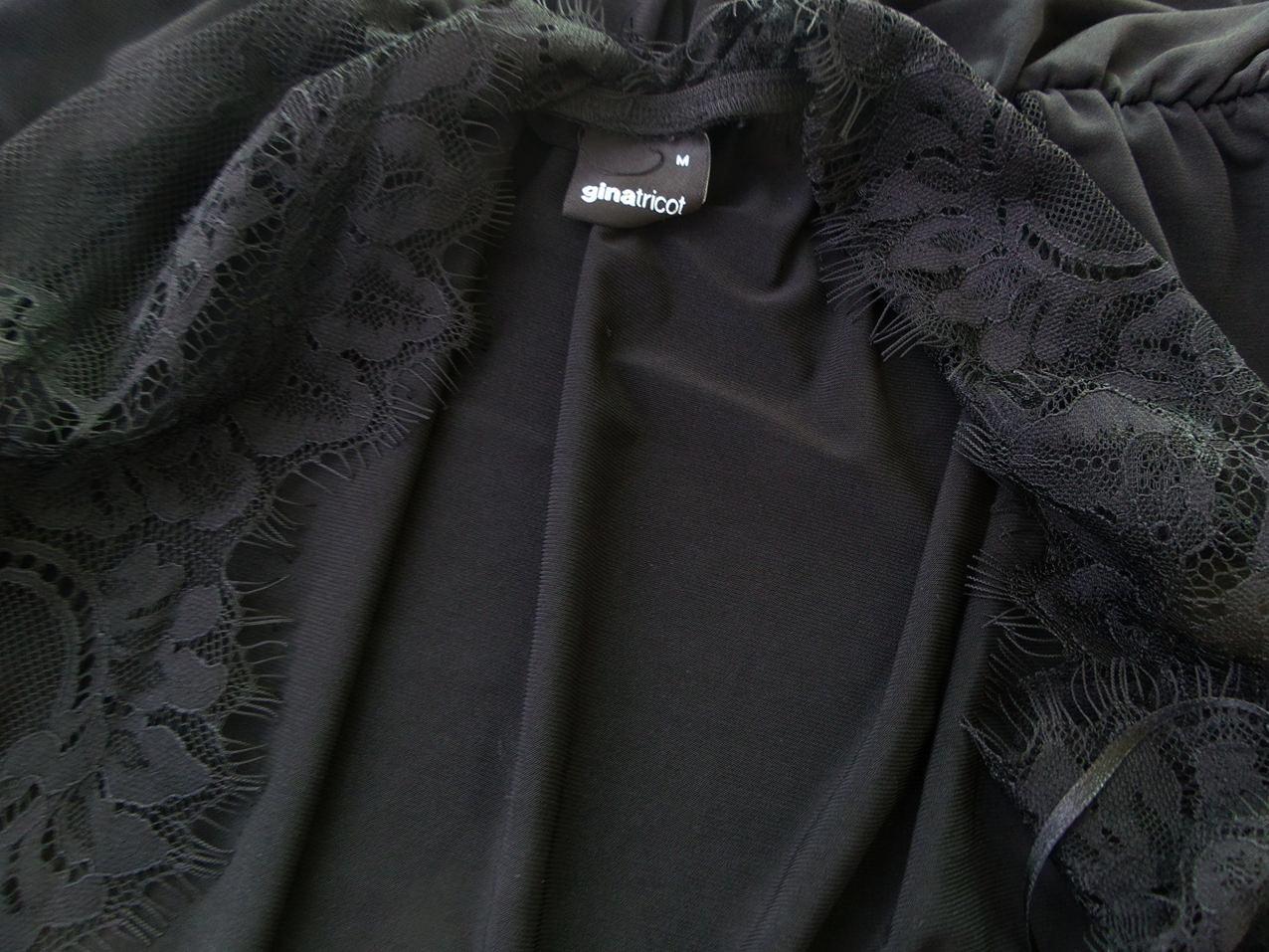 Gina Tricot Rozmiar M Kolor Czarny Okrągły dekolt Tunika Bluzka Długi rękaw Gina Tricot Rozmiar M Kolor Czarny Okrągły dekolt Tunika Bluzka Długi rękaw