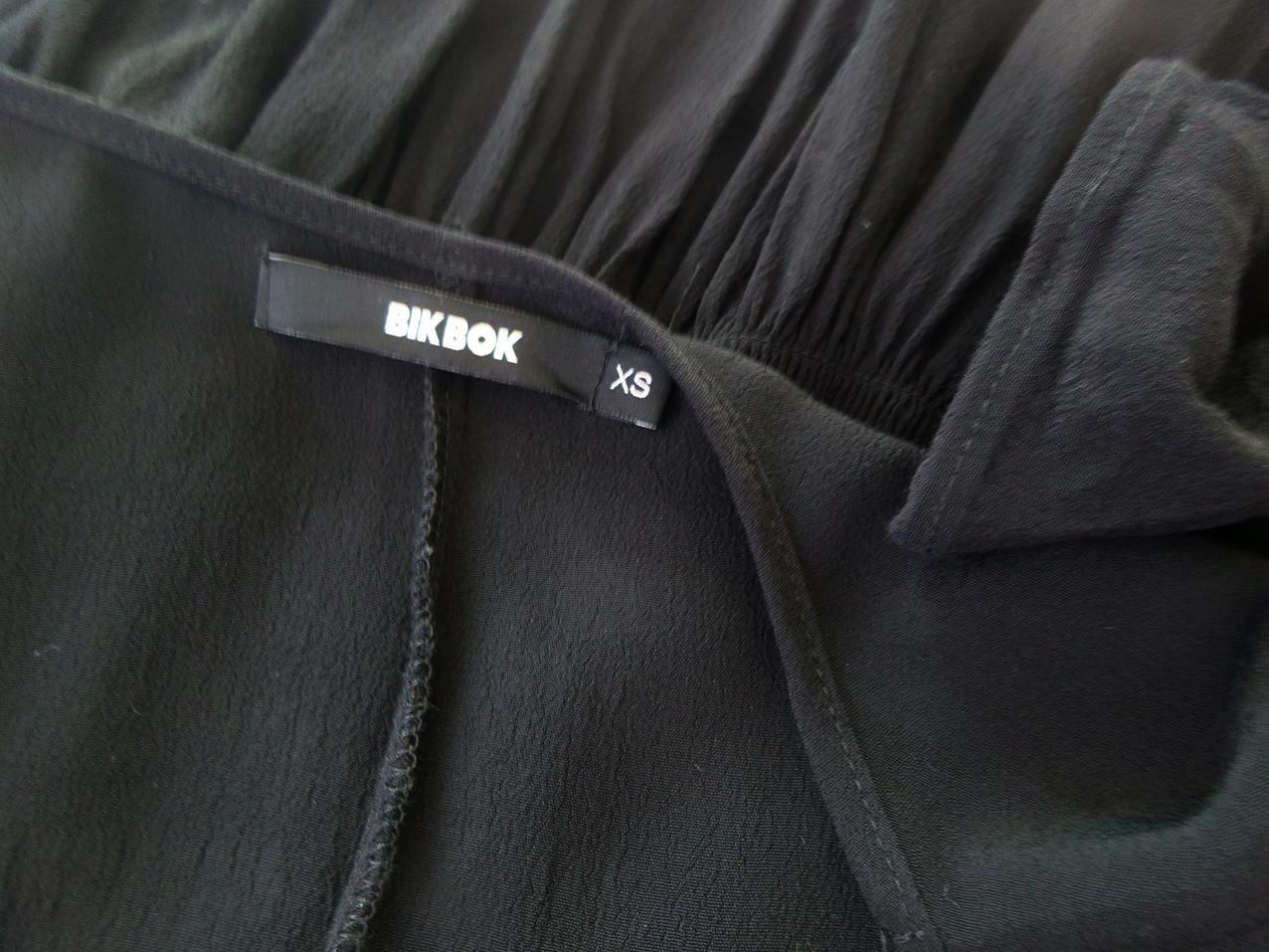 BIK BOK Rozmiar XS Kolor Czarny W serek Sukienka Mini Rękaw 3/4 Krótka