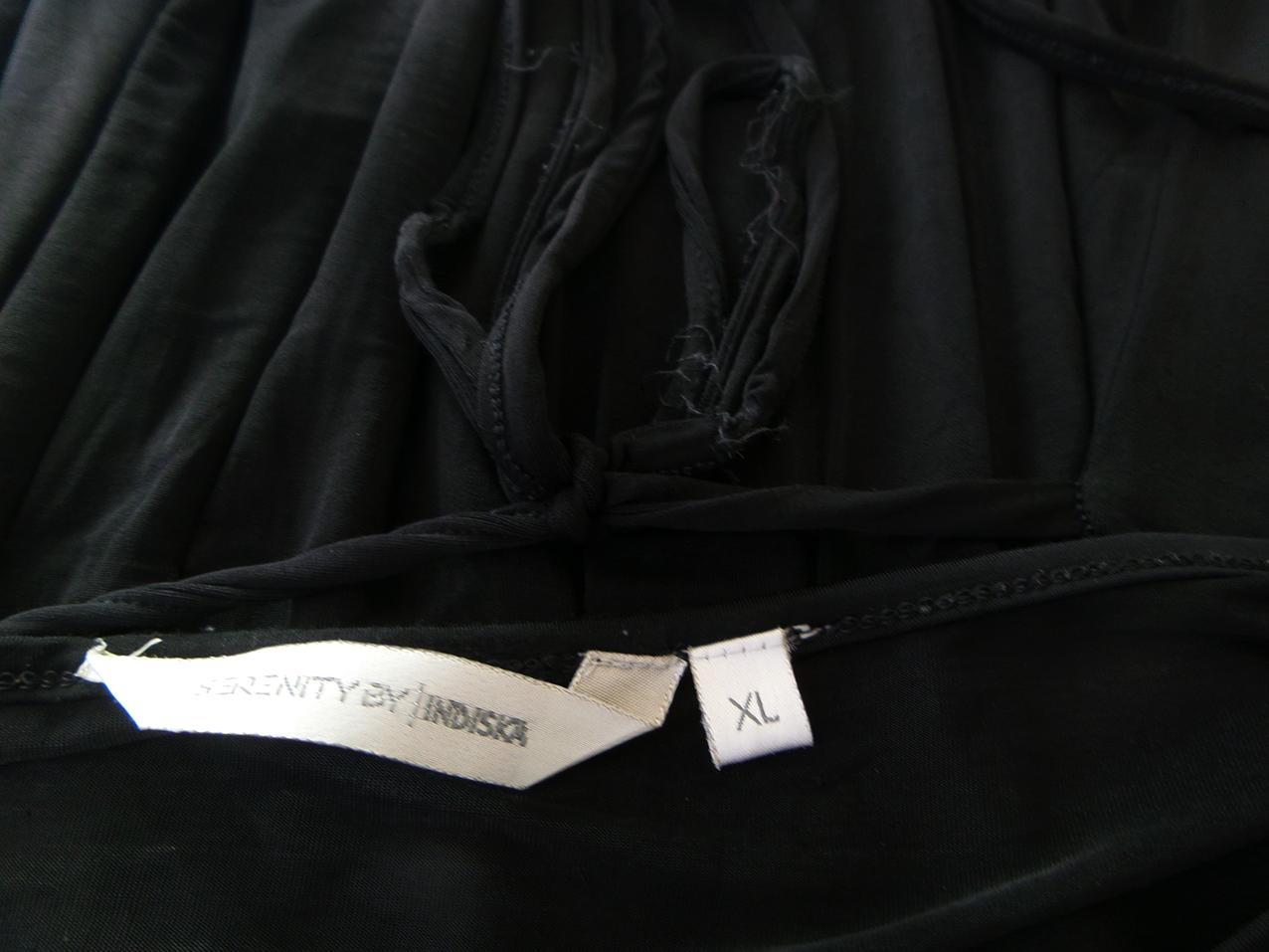 Indiska Rozmiar XL Kolor Czarny Okrągły dekolt Sukienka Sweterkowa Rękaw 3/4 Midi Materiał Wiskoza Indiska Rozmiar XL Kolor Czarny Okrągły dekolt Sukienka Sweterkowa Rękaw 3/4 Midi Materiał Wiskoza