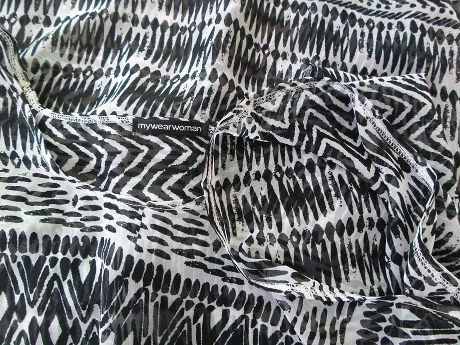 Mywear Rozmiar XXL Kolor Czarny Geometryczny Okrągły dekolt Tunika Bluzka Krótki rękaw Mywear Rozmiar XXL Kolor Czarny Geometryczny Okrągły dekolt Tunika Bluzka Krótki rękaw